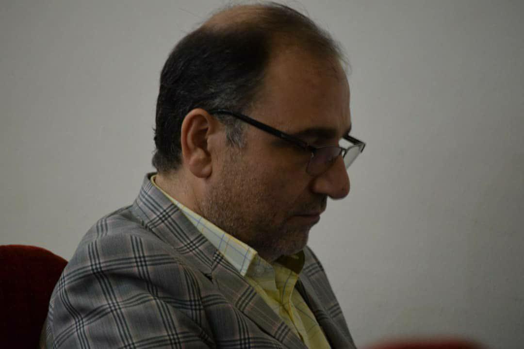 خبرنگاری تعطیل بردار نیست