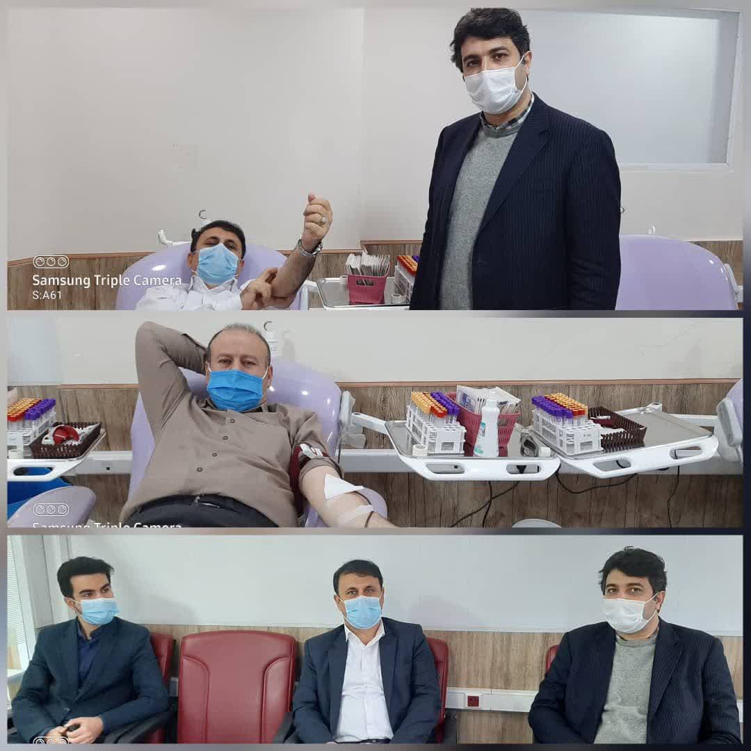 اهدای خون فرماندار رشت در پی کاهش ذخایر خون استان