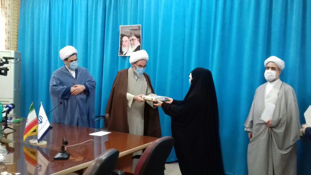 عمل به قرآن به جامعه آرامش می بخشد