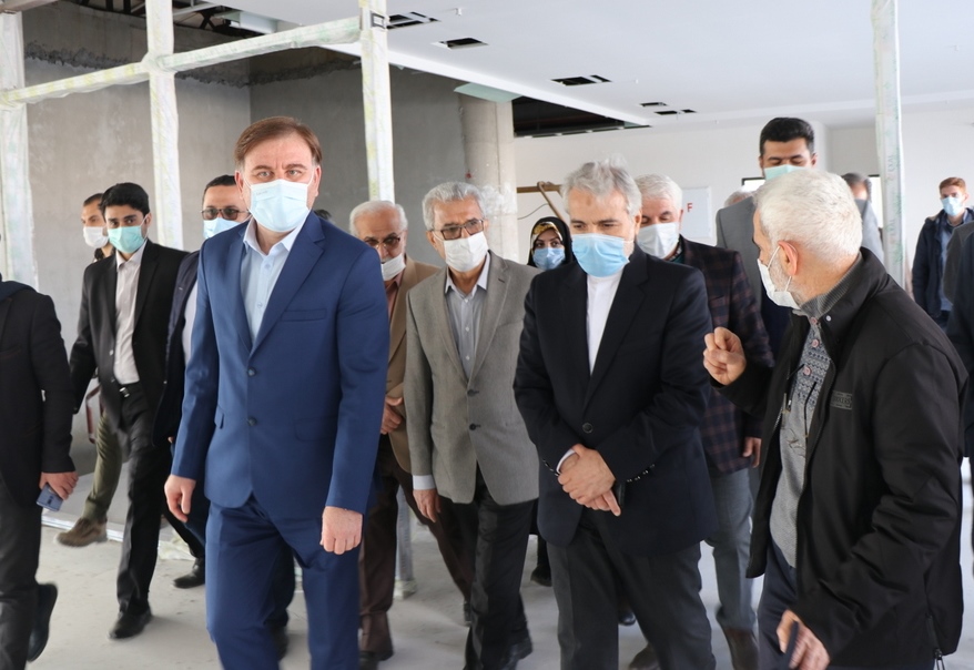 بازدید معاون رئیس‌جمهوری و استاندار گیلان از روند تکمیل کتابخانه مرکزی رشت