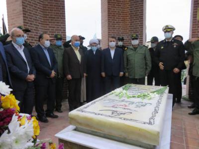 ادای احترام فرماندار و مسئولین استانی به مزار سردار جنگل