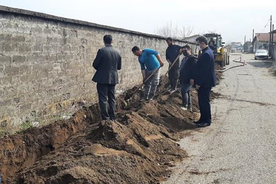 لوله گذاری شبکه آبرسانی روستای علی آباد کپورچال انزلی آغاز شد