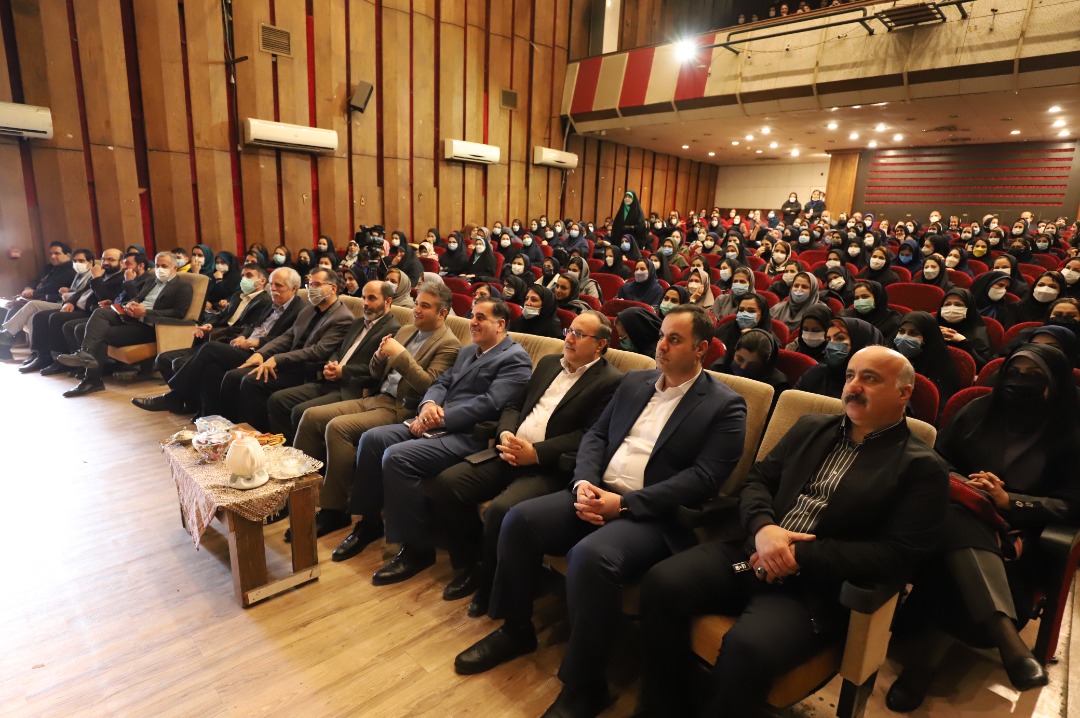 آیین تجلیل از معلمین شاغل در مدارس غیر انتفاعی برگزار شد