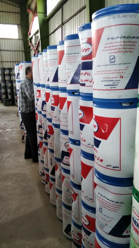 کشف و پلمپ انبار احتکار روغن خودرو در رشت