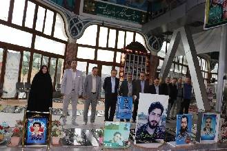 عطر افشانی و غبار روبی از مزار شهدا توسط کارکنان بیمه سلامت