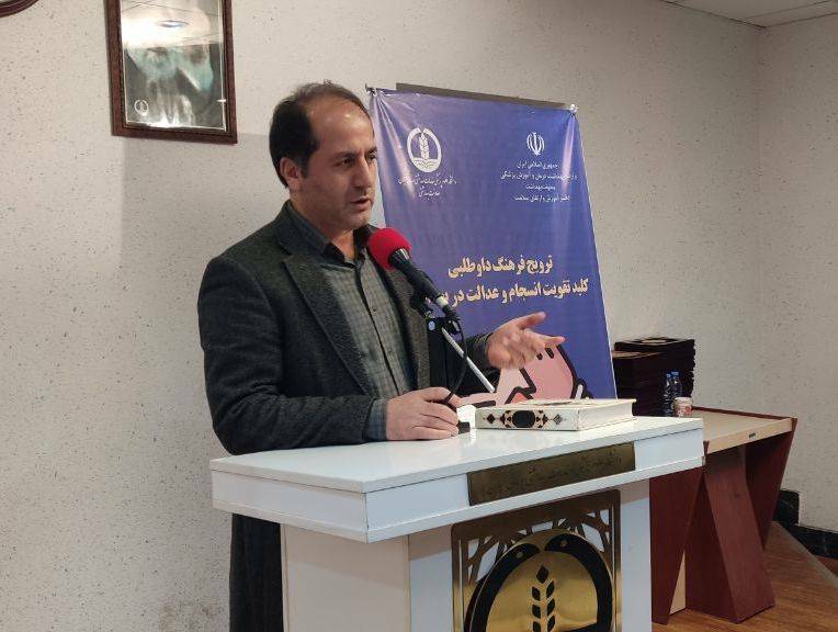 داوطلبان سلامت گیلان تجلیل شدند/ دکتر بالو: هر جا کار را به مردم واگذار کردیم، موفق‌تر بودیم