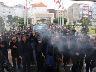 پیکر شهید بی‌نشان عملیات خیبر استانداری گیلان را عطرآگین کرد/عباسی: انقلاب اسلامی با جانفشانی‌های شهدا ماندگار است