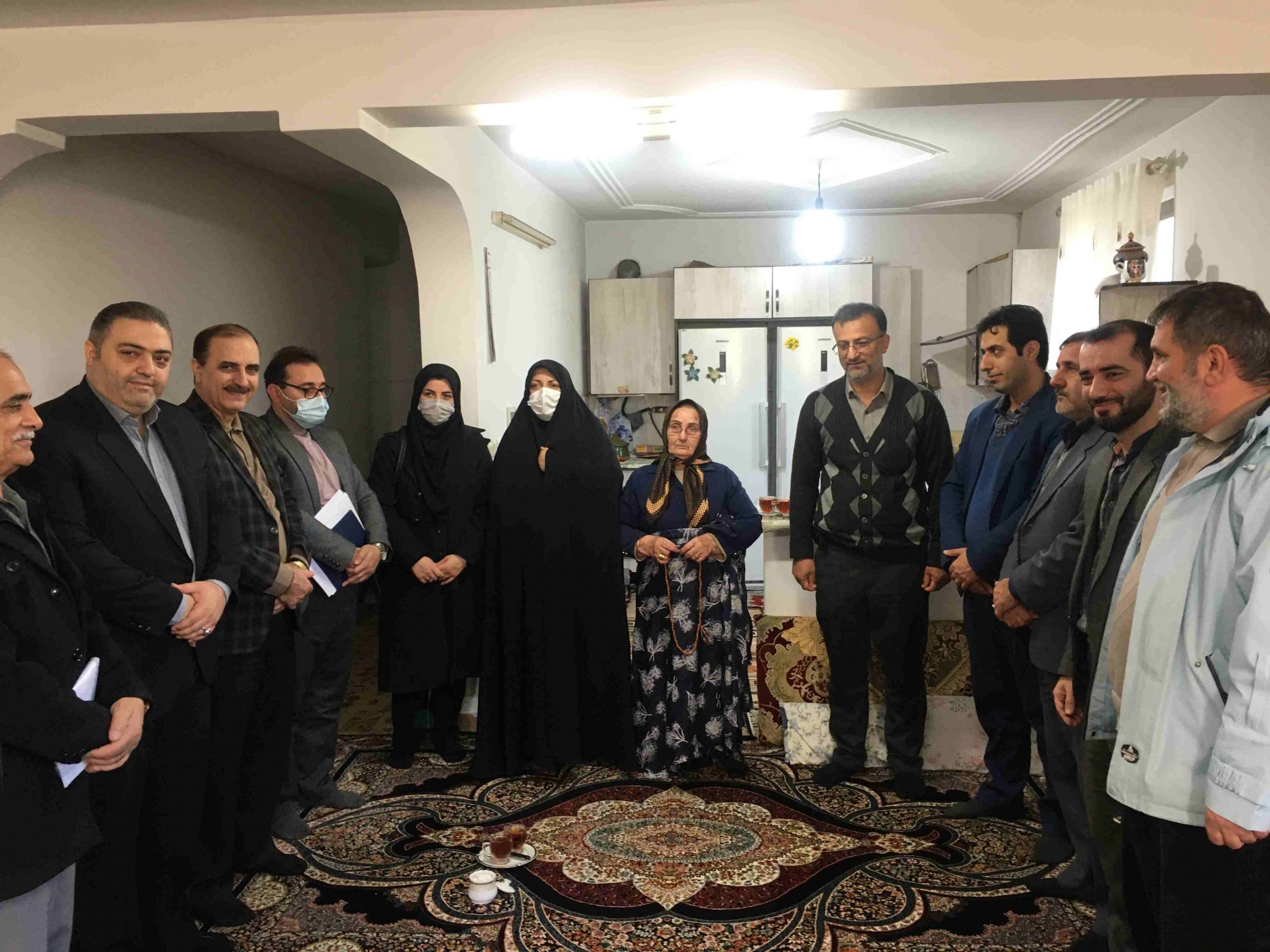 دیدار روسای شعب تامین اجتماعی شهرستان رودسر با دو مادر شهید