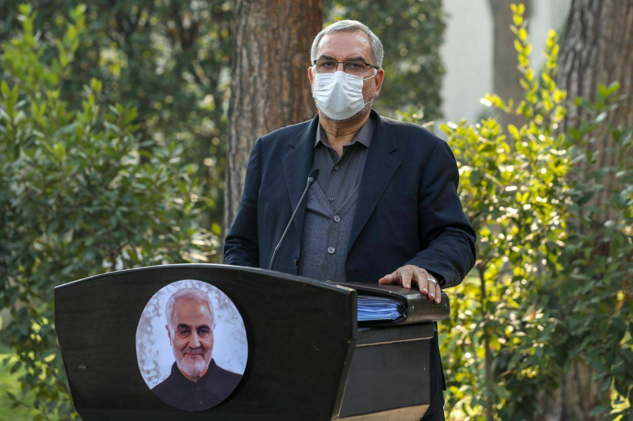 وزیر بهداشت، درمان و آموزش پزشکی با اعلام اینکه در کشور ۵۰ میلیون دز ذخیره واکسن کرونا در کشور وجود دارد، گفت: سیاست ما کم کردن سفرها و قرنطینه نیست و از مدیریت هوشمند برای کنترل زیرسویه های جدید کرونا استفاده می کنیم.
