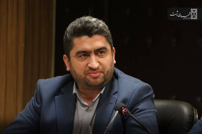 نصب پلاک افتخار بر سر در منزل قهرمانان در محدوده شهرداری منطقه یک رشت
