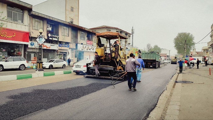 تداوم اجرای عملیات آسفالت در سطح معابر شهر رشت