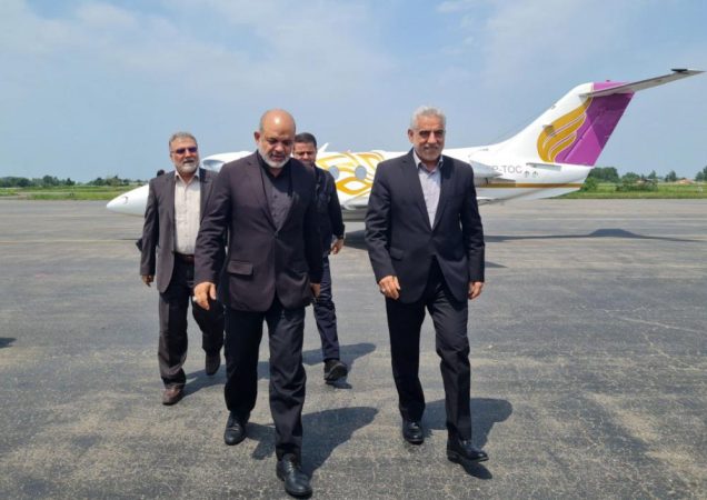 وزیر کشور با استقبال استاندار گیلان وارد رشت شد