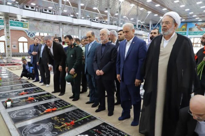 ادای احترام وزیر کشور به مقام شامخ شهیدان