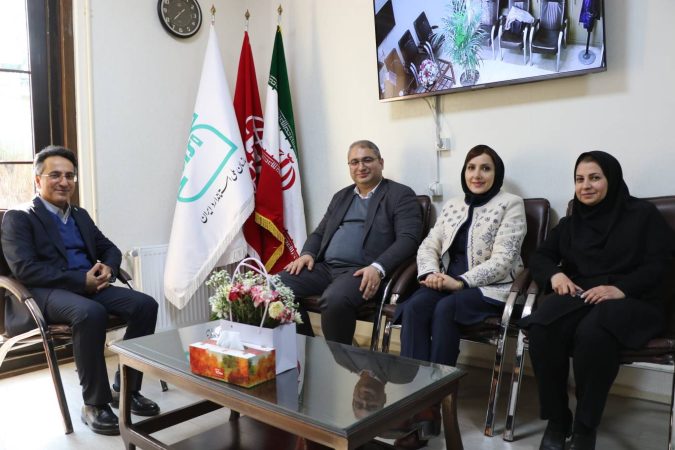 دکتر اسحق جمال امیدی مدیرعامل و نایب رئیس هیئت مدیره شرکت سیمان خزر با دکتر مهدی محمدی مدیر کل استاندارد استان گیلان دیدار کرد