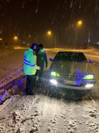 بارش برف در محورهاي استان گيلان/ هموطنان از سفرهای غیرضروری به استان گیلان خودداری کنند