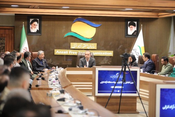 افتخار می‌كنیم كه در خدمت كارگران و كارمندان زحمت‌كش هستیم