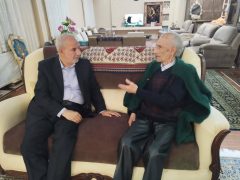 نماینده رشت در مجلس به دیدار معلم بازنشسته خود رفت