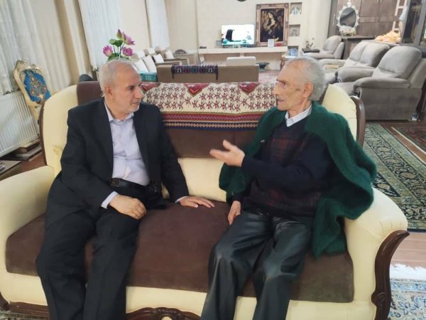 نماینده رشت در مجلس به دیدار معلم بازنشسته خود رفت