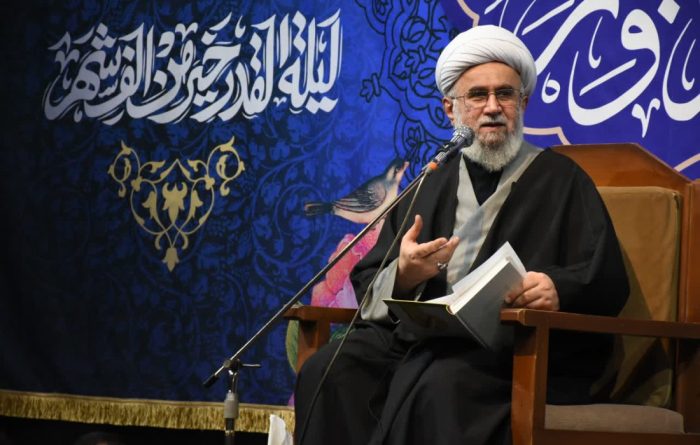 ما مجاز نیستم هر چیزی که در فضای مجازی برای ما ارسال می‌شود، پخش کنیم/ مراقب باشیم جز بازیگران صحنه‌های آبروریزی بشر نباشیم