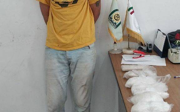 دستبند پليس، پايان کار قاچاقچي مواد مخدر