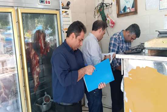 بازدید صنفی و بهداشتی از مراکز عرضه فرآورده‌های پروتئینی در فومن