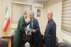 تجلیل از رئیس دانشگاه علوم پزشکی گیلان به‌عنوان چهره اثرگذار کنگره ۸ هزار شهید استان
