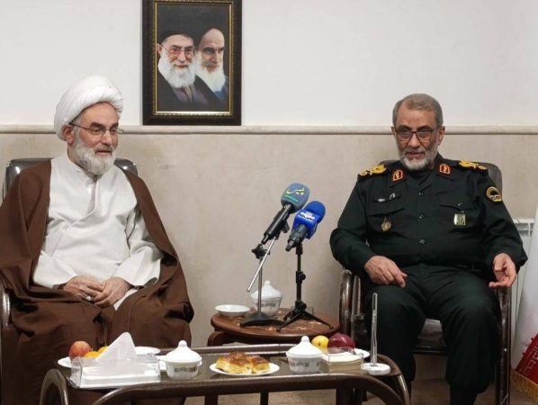 خدمت به جامعه اسلامي برتر از زيارت امام حسين(ع) است
