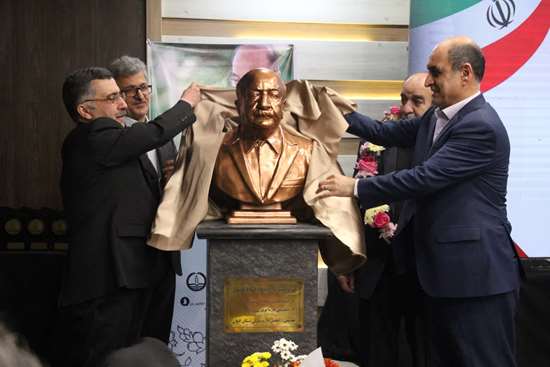 تندیس پروفسور احمدرضا دهپور در دانشکده داروسازی رشت رونمایی شد