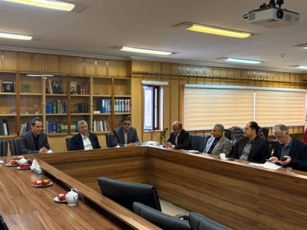 تقدیر وزیر راه و شهرسازی از مدیرکل بنیاد مسکن انقلاب اسلامی استان گیلان در دیدار نوروزی شورای هماهنگی راه و شهرسازی