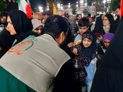 توزیع متبرکات حرم رضوی در اجتماع شب میلاد امام رضا(ع) در رشت