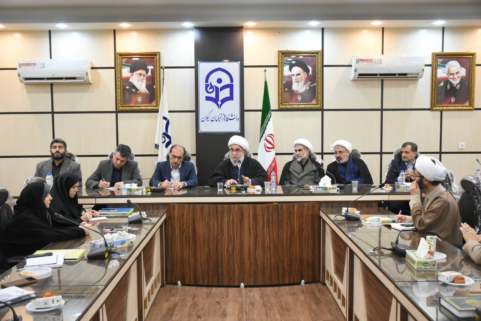 اساتید باید بتوانند دانشجویان خود را بر اساس شیوه تفکرمحوری، متفکر و فکور تربیت کنند
