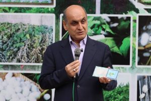آغاز عملیات توزیع ۱۲ هزار جعبه تخم نوغان در گیلان