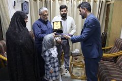 تجدید میثاق با خون شهیدان/ تجلیل کارکنان و اعضای کانون گیلان از خانواده شهید «صادق‌زرین