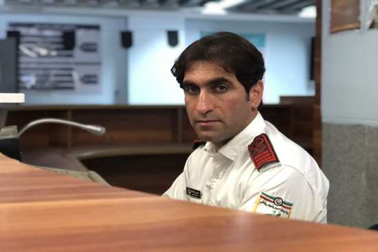 نگهبان قهرمانی که ایستاد تا کودکی از نفس نیفتد