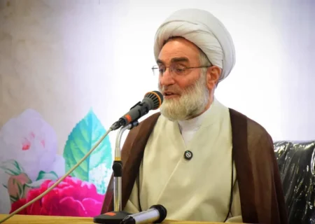 روحانیت تراز انقلاب باید در متن جامعه باشد/ رسالت امروز حوزه، گره‌گشایی از ذهن جوانان است