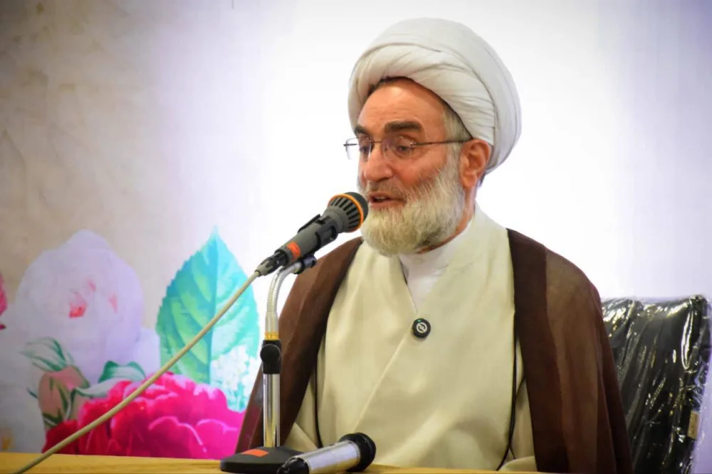 روحانیت تراز انقلاب باید در متن جامعه باشد/ رسالت امروز حوزه، گرهگشایی از ذهن جوانان است